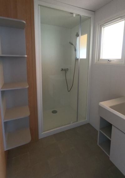 Mobile-home Premium Prestige 30m² -  2 bedrooms - sheltered terrace - SPA - Dishwasher - WiFi