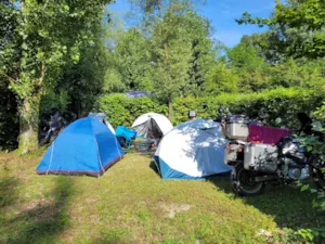 Emplacement - Pitch Trekking Package by foot or by bike or by Motorcycle with tent - Camping du Pont de Manne