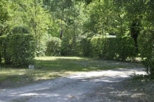 Emplacement - Emplacement : 1 Tente - Motard, Cycliste Ou Randonneur - image n°2 - Camping du Pont de Manne