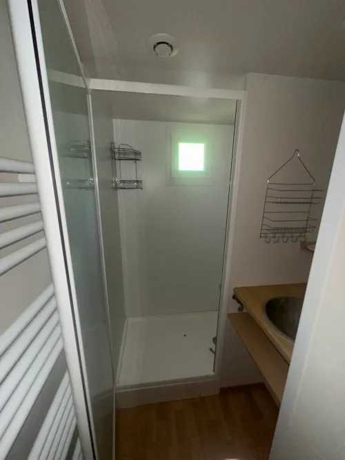 Location - Chalet Bois - 27 M² - 2 Chambres - image n°4 - Camping du Pont de Manne