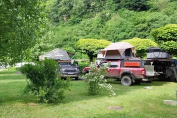 Pitch - Camping Package (Pitch, 2 People, 1 Vehicle) - Camping Onlycamp Les Chaumes du Mont