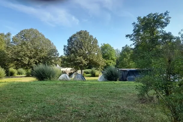 Forfait Camping (Emplacement, 2 Personnes, 1 Véhicule)