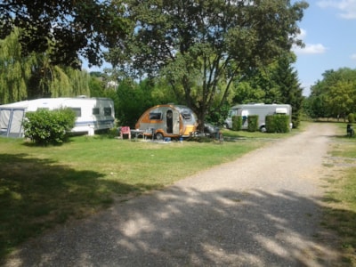 NATURE PACKAGE - Caravan or tent + Vehicle + 2 persons without electricity