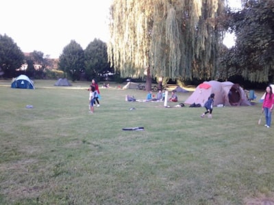 Hiking package + 1 tent + 1 person (without vehicle) and without electricity