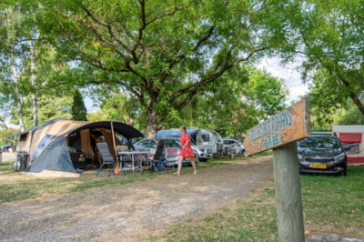 NATURE PACKAGE - Caravan or tent + Vehicle + 2 persons without electricity