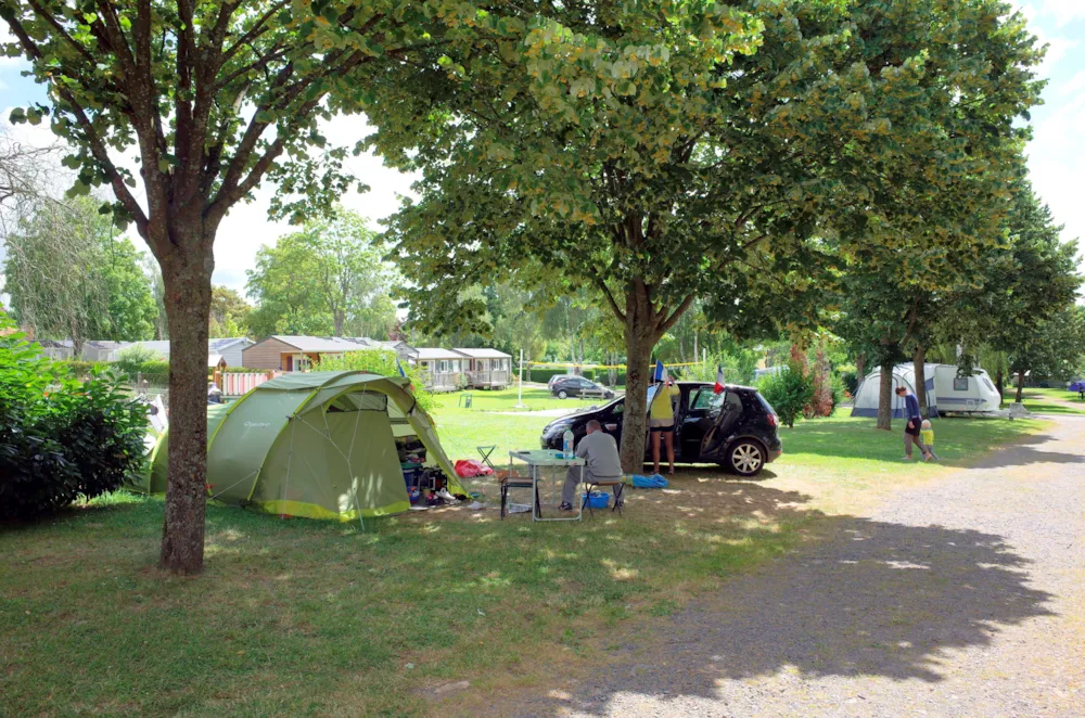 Emplacement - Forfait Nature - Caravane Ou Tente + Véhicule + 2 Personnes Sans Électricité - Camping Seasonova Les Portes d'Alsace