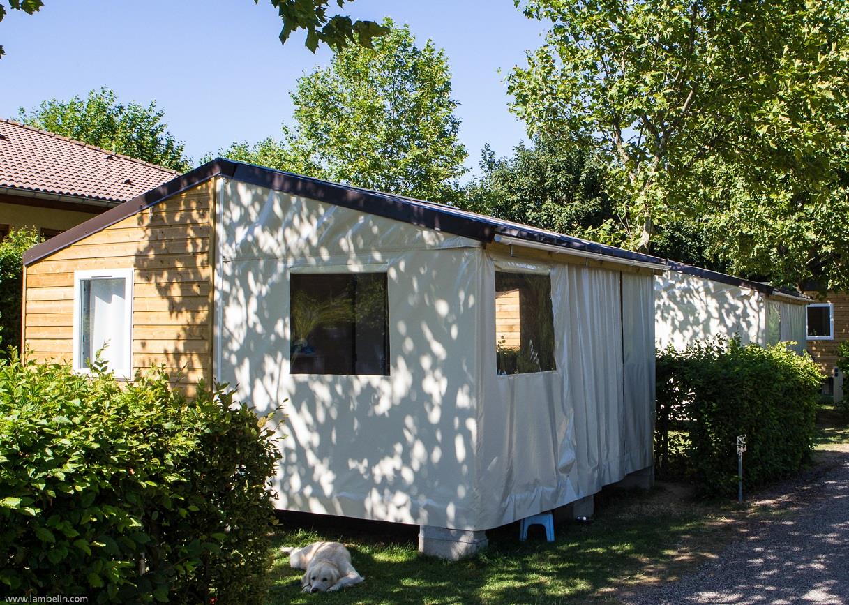 Mietunterkunft - Zeltcottage 21 M² / 2 Zimmer - Überdachte Terrasse (Ohne Sanitäranlagen) - Camping La Grappe Fleurie