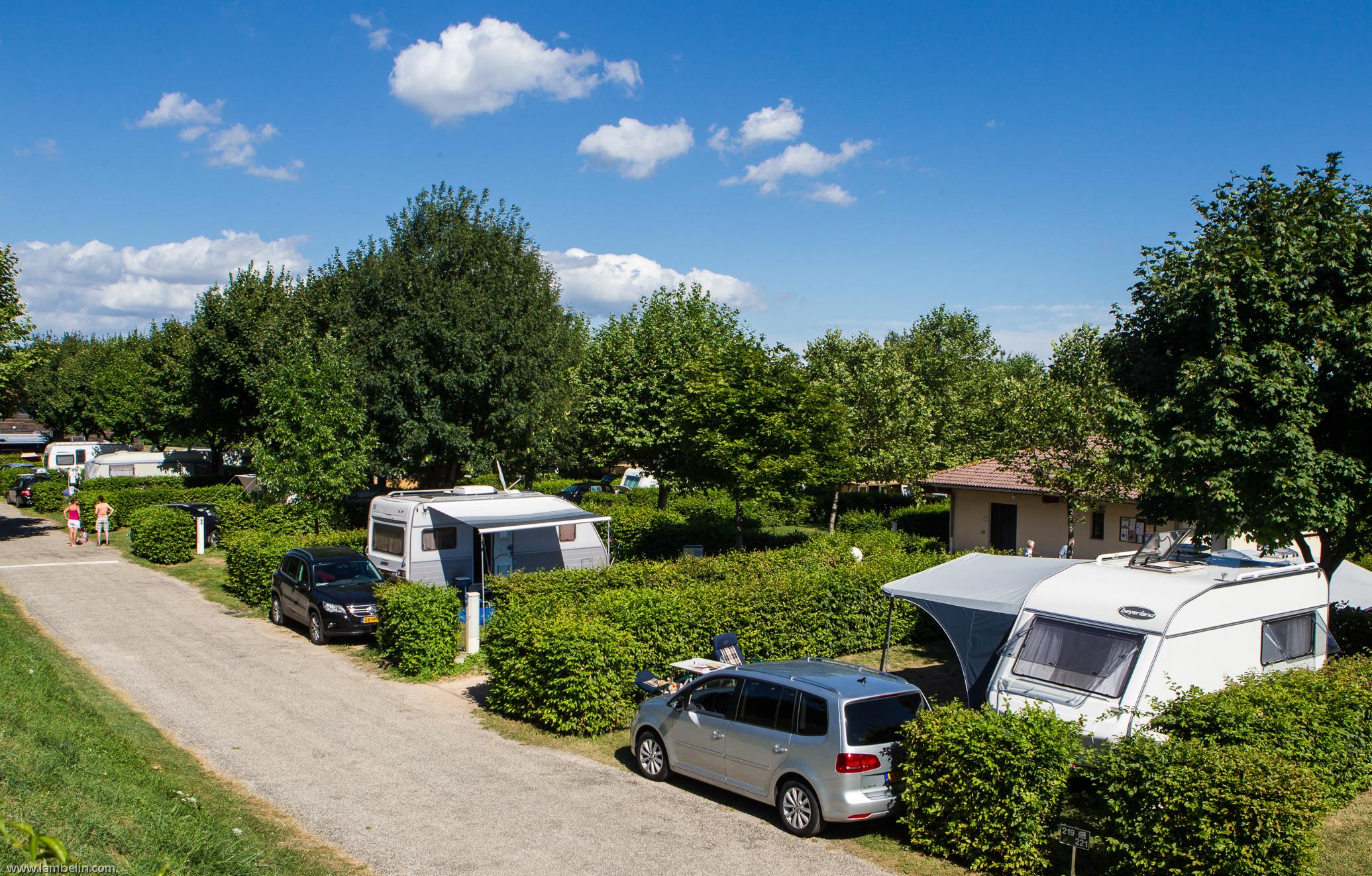 Pitch - Comfort Package + Electricity - Camping La Grappe Fleurie
