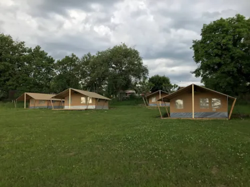 Huuraccommodatie(s) - Tent Safari - image n°7 - Camping La Grappe Fleurie