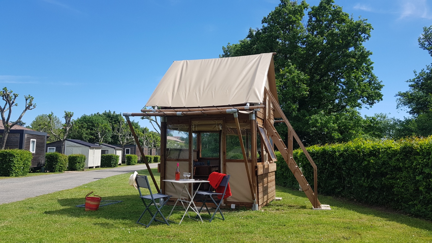 Mietunterkunft - La Petite Cadole - Camping La Grappe Fleurie
