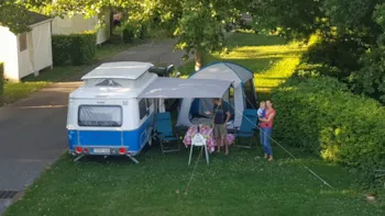 Stellplatz - Stellplatz Familien + Strom - +2 Erwachsene + 2 Kinder Unter 14 Jahren - Camping La Grappe Fleurie