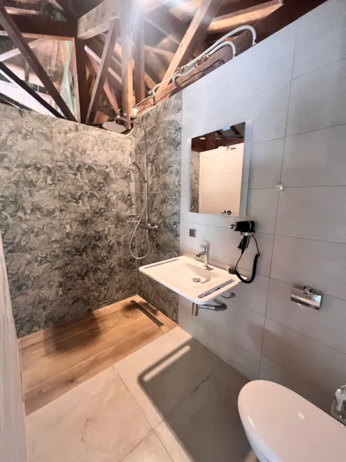 Emplacement - Emplacement Confort Avec Salle De Bain Privée - image n°5 - Camping La Grappe Fleurie
