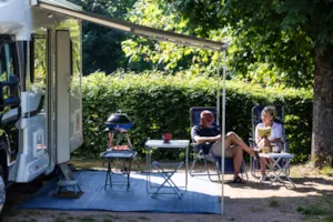 Emplacement - Premium pitch (private bathroom + bike hire + wellness access) - Camping La Grappe Fleurie