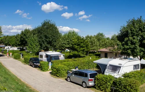 Pitch - Premium Pitch (Private Bathroom + Bike Hire + Wellness Access) - image n°3 - Camping La Grappe Fleurie
