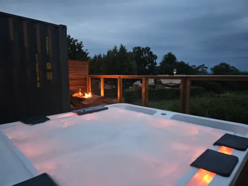 Pitch - Premium Pitch (Private Bathroom + Bike Hire + Wellness Access) - image n°4 - Camping La Grappe Fleurie