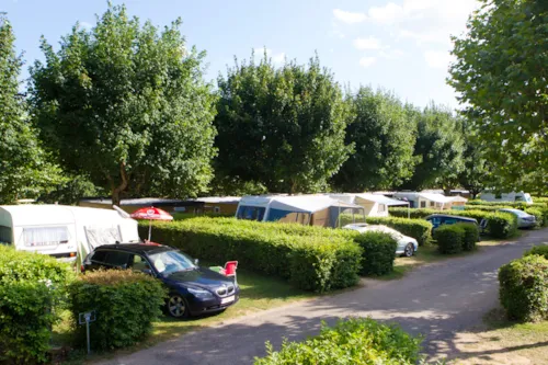 Pitch - Premium Pitch (Private Bathroom + Bike Hire + Wellness Access) - image n°2 - Camping La Grappe Fleurie