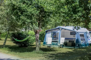 Stellplatz - Stellplatz + 1 Auto + Strom - Camping Les Bruyères