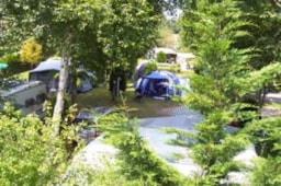 Kampeerplaats(en) - Pakket Wandelaar (1 Tent Zonder Elektriciteit / Zonder Auto) - Camping Les Bruyères