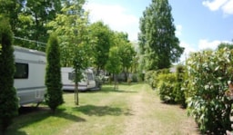 Établissement Camping Les Acacias - La Ville-Aux-Dames