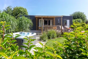 Mietunterkunft - Cottage Natura Lodge Premium 3 Zimmer 2 Badezimmer + Spa - Yelloh ! Village Les Mouettes
