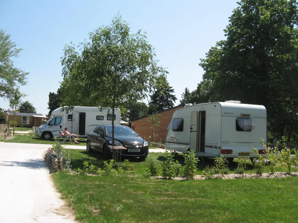 Stellplatz - Camping-Pauschale (Stellplatz, 2 Personen, 1 Fahrzeug) - Camping Onlycamp Le Moulin