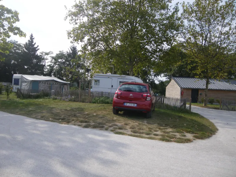 Forfait Camping (Emplacement, 2 Personnes, 1 Véhicule)