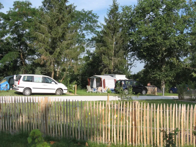 Forfait Camping (Emplacement, 2 Personnes, 1 Véhicule)