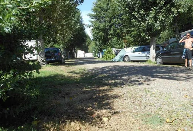 Emplacement + Camping-Car + Électricité