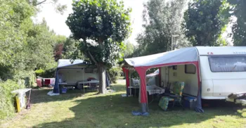 Emplacement - Emplacement + Camping-Car + Électricité - Camping Les Mancellières