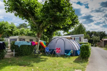 Stellplatz - Access Stellplatz + Fahrzeug + Strom - Camping Eden Villages Bela Basque