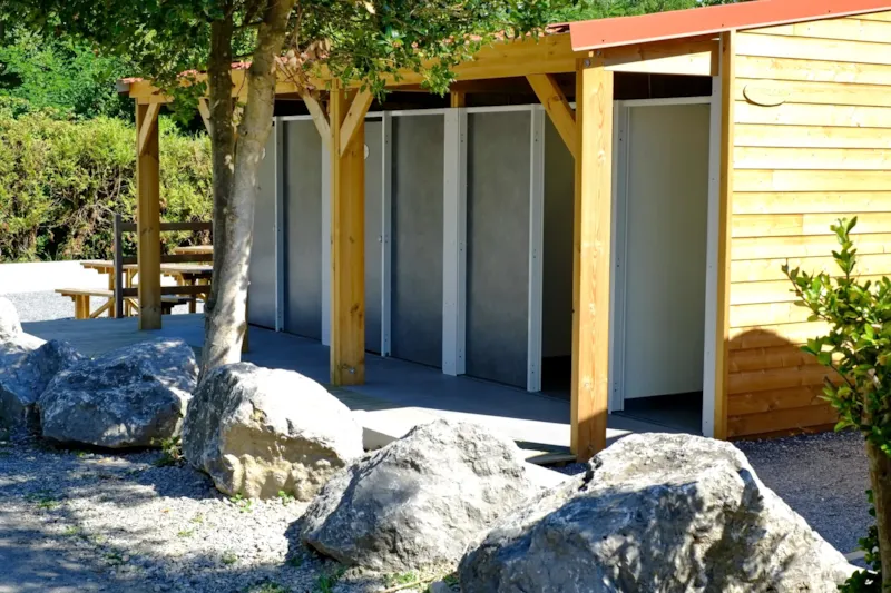 Emplacement Access Camping-Car/Caravane Avec Electricité