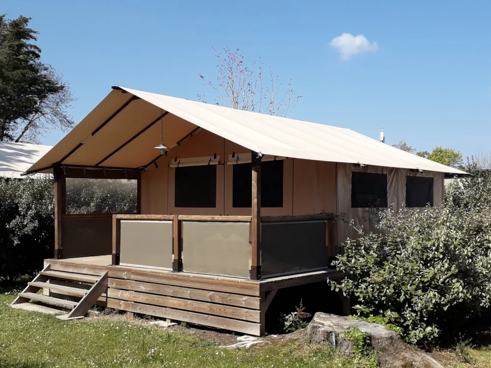 Luxury lodge tent 30 m² 4/5 persons