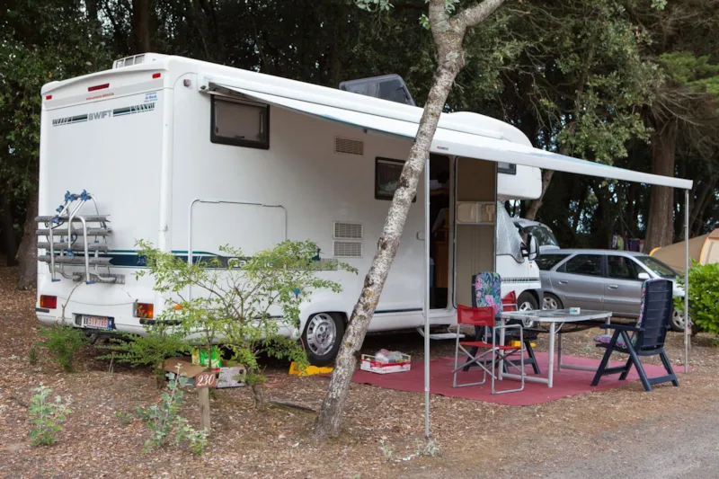 Emplacement Avec Véhicule