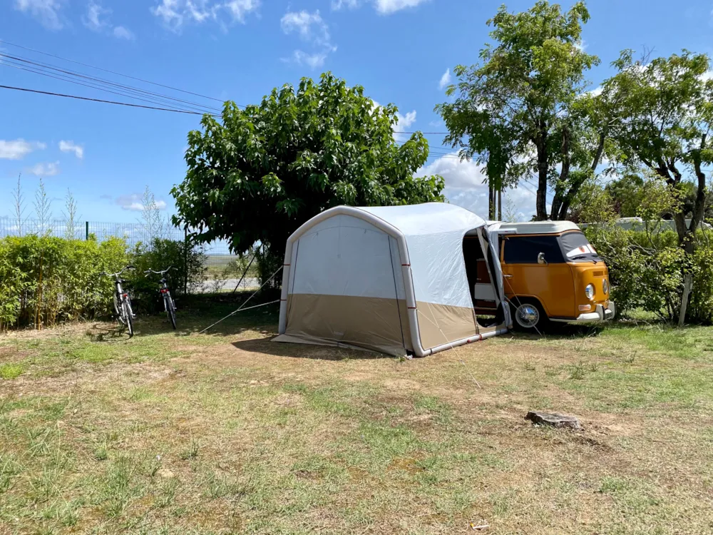 Emplacement - Emplacement Tente / Caravane  + 1 Véhicule - Camping OSTREA