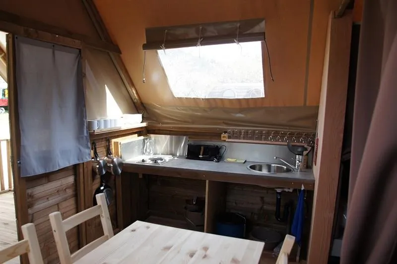 Tente Du Trappeur  Habitat 28 M² Mi-Bois, Mi Toile