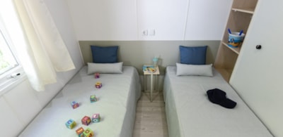 Mobile home VIA AUREA comfort 34 m2 2/6 people  air conditioning with semi-covered terr