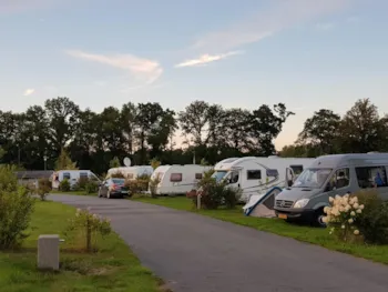 Stellplatz - Pauschale Standard + Fahrzeug + Strom - Camping Aquarev