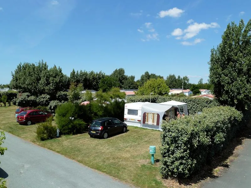 Large Pitch (160 m²) with car + tent /caravan + 10A electricity + water and drainage point