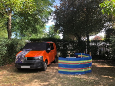 Bare pitch (100 m²) for recreational vehicle (incl. 10A elec., 1 vehicle, water & drainage)