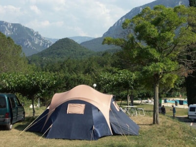 Pitch : tent or caravan + car