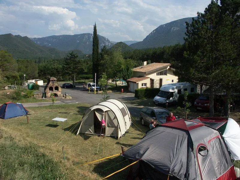 Pitch : tent or caravan + car
