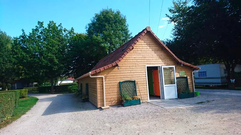 Emplacement + 1 Voiture + Tente, Caravane Ou Camping-Car