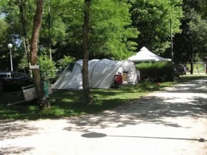 Emplacement - Package: Pitch + car + tent or caravan or camper van - Camping Des 3 Lacs