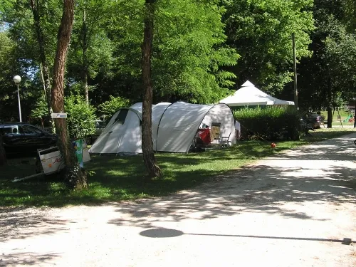 Package: Pitch + car + tent or caravan