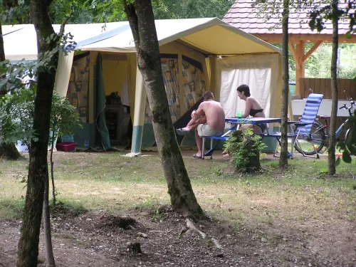 Stellplatz - Pauschale: Stellplatz + Auto + Zelt Oder Wohnwagen - image n°2 - Camping Des 3 Lacs