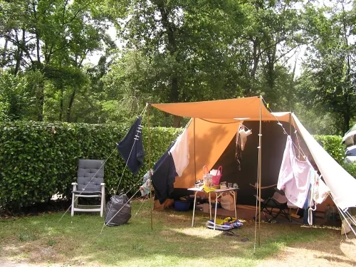 Stellplatz - Pauschale: Stellplatz + Auto + Zelt Oder Wohnwagen - image n°3 - Camping Des 3 Lacs