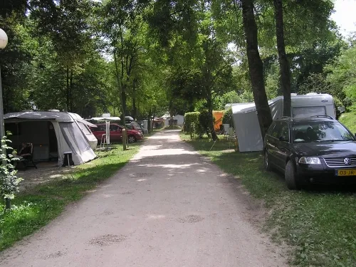 Stellplatz - Pauschale: Stellplatz + Auto + Zelt Oder Wohnwagen - image n°4 - Camping Des 3 Lacs