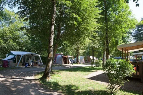 Stellplatz - Pauschale: Stellplatz + Auto + Zelt Oder Wohnwagen - image n°6 - Camping Des 3 Lacs