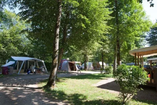 Stellplatz - Prime Location Min 180M2 / Zelt - Wohnwagen-Camper - image n°3 - Camping Des 3 Lacs