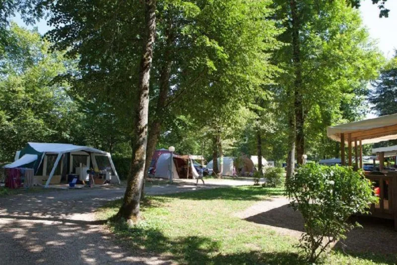 Emplacement Prémium Min 180M2 /Tente - Caravane-Camping Car